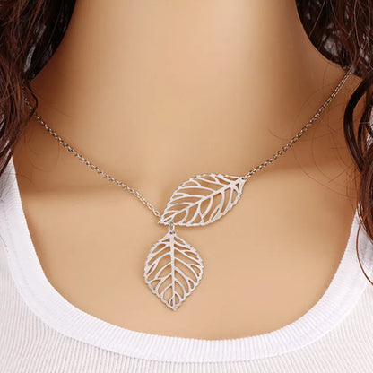 Varios collares delicados 