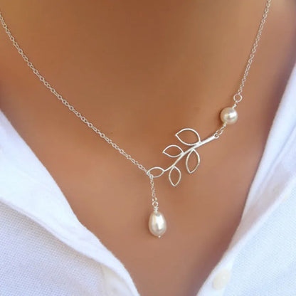 Varios collares delicados 