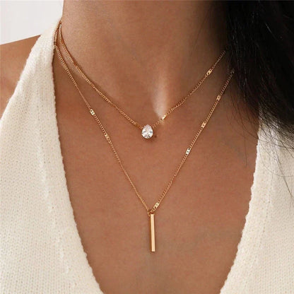 Varios collares delicados 