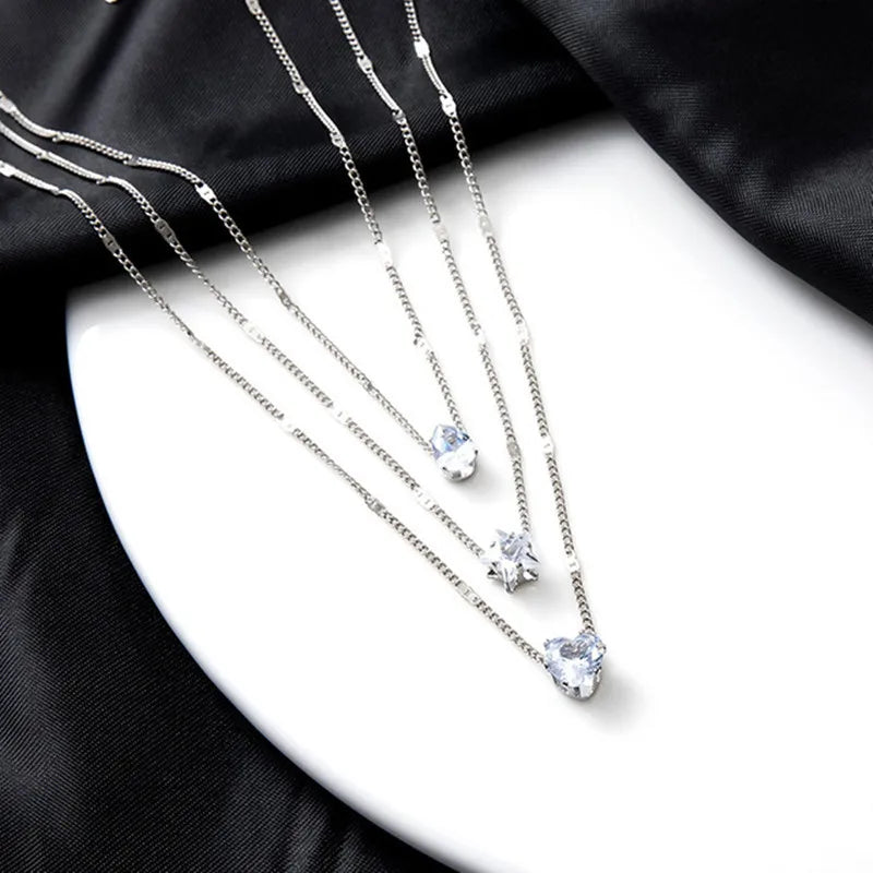 Varios collares delicados 