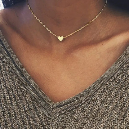 Varios collares delicados 